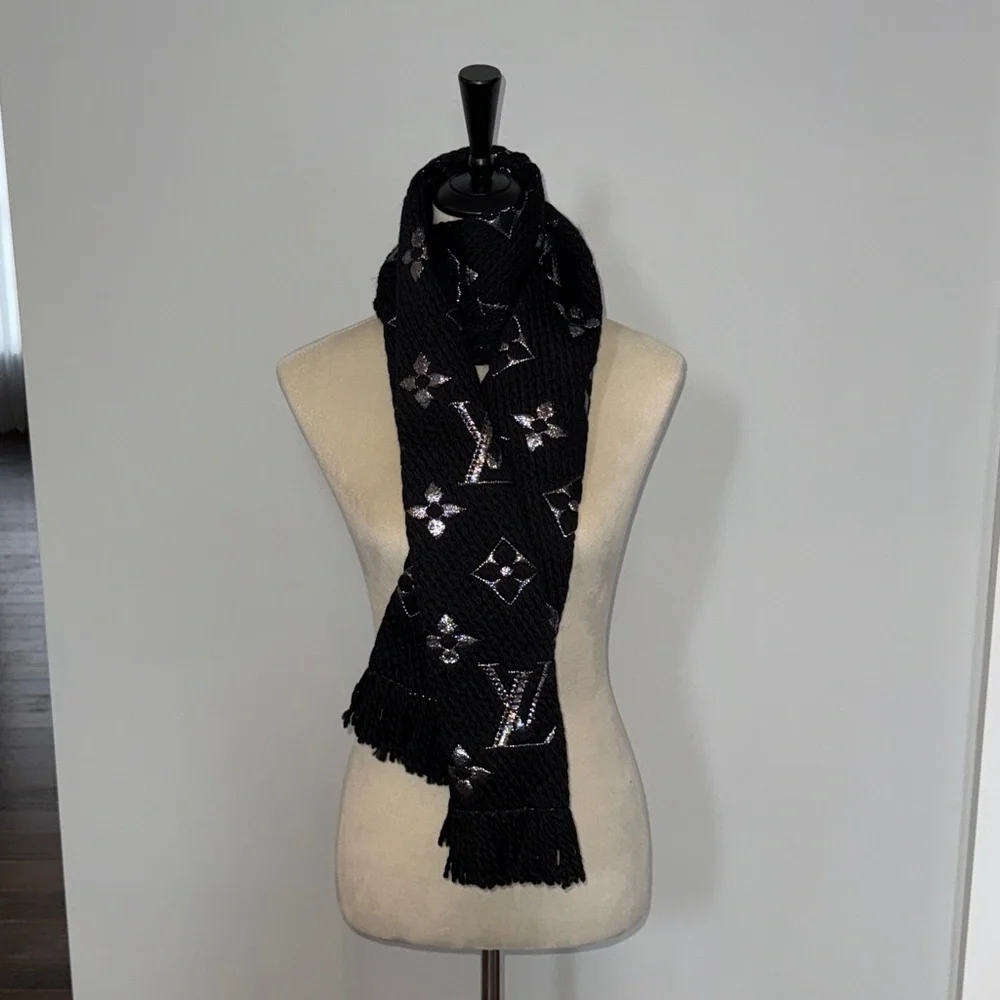 Louis Vuitton Logomania shine scarf M47533 black and silver NWT - Picture 3 of 8